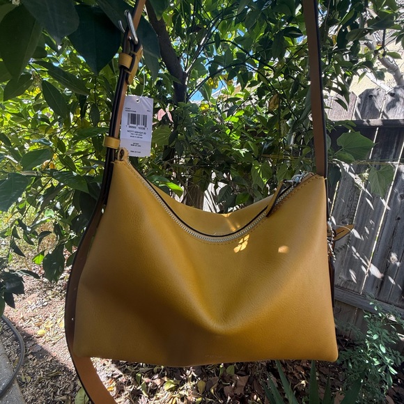 Coach Handbags - 🍯 COACH MOTT 33
